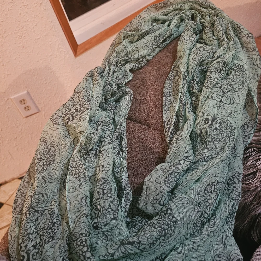 Green Paisley Scarf - Picture 1 of 2